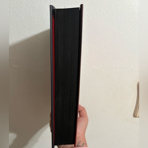 Fourth Wing Limited Holiday Special Edition
Book Red Cover/ New - Picture 3 of 10